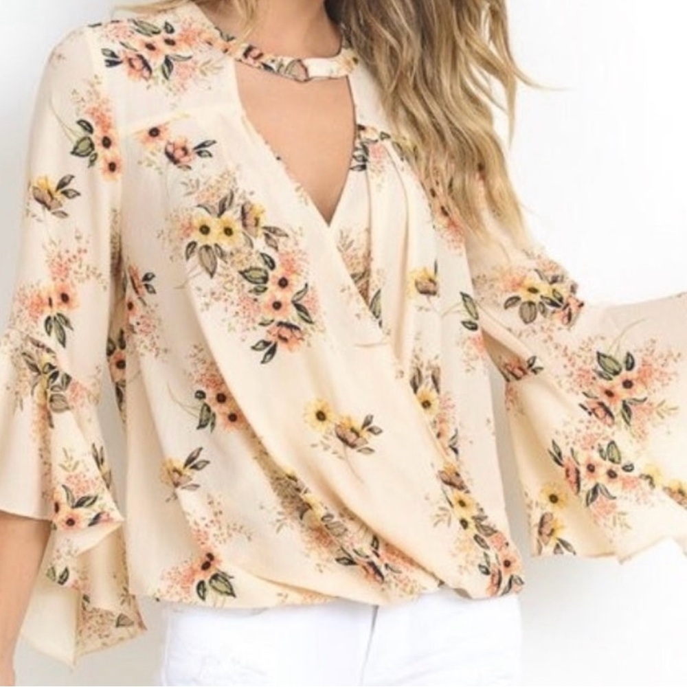 NWOT Jodifl Floral Butterfly Sleeve Keyhole V‎ Neck Wrap Blouse Medium Flirty